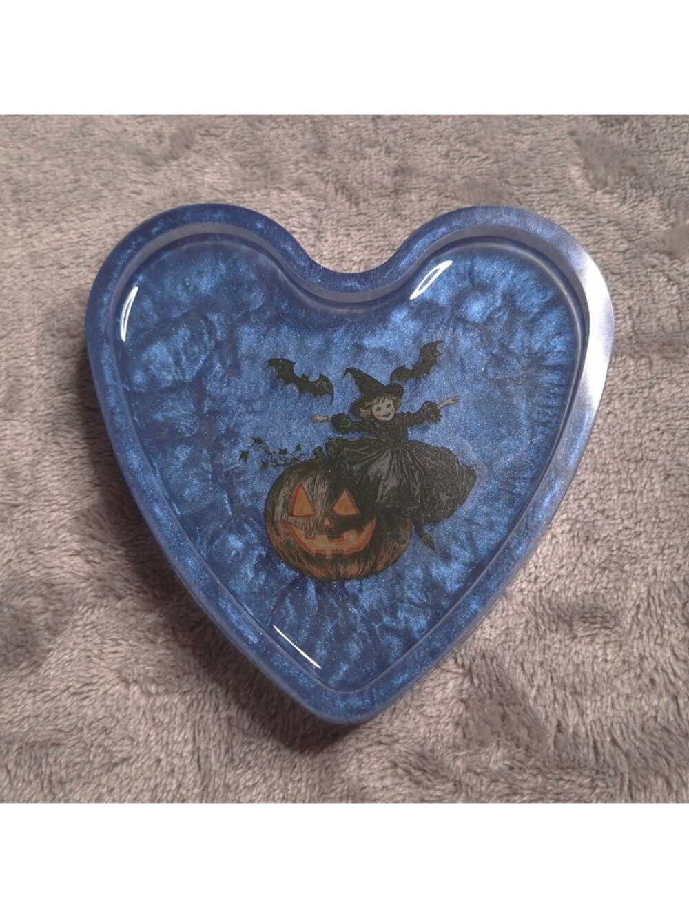 Handmade Heart-Shaped Resin Trinket Dish Retro Halloween Witch & Pumpkin Design